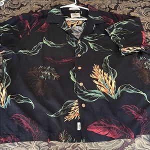 Men’s button down Hawaiian shirt‼️